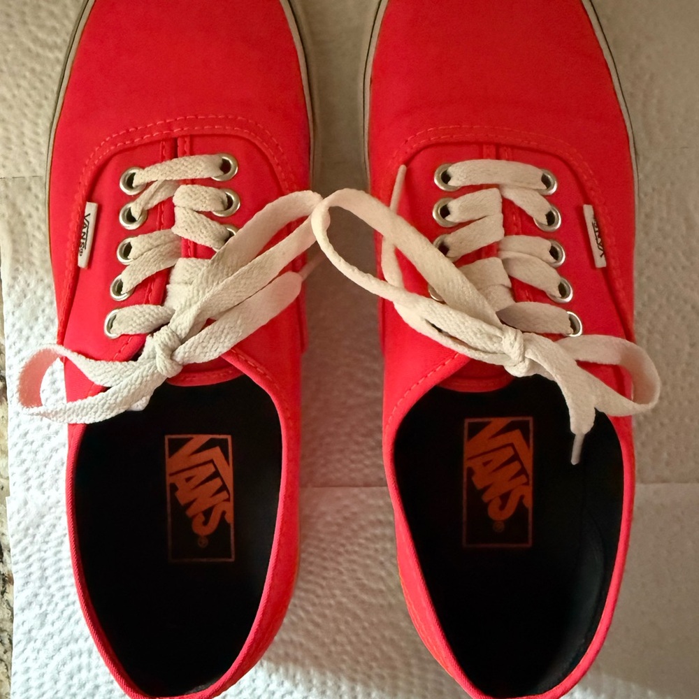 Vans Bright Reddish Coral Color Canvas Shoes. Women’s size 8/Mens size 6.5